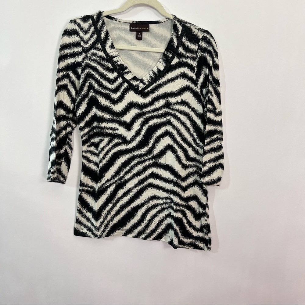 Dana Buchman Zebra Print Black White Top with Beaded V Neck Sz Small